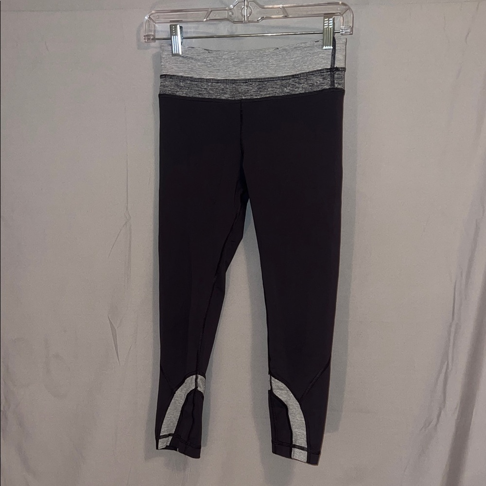 Lululemon size 4 leggings great condition